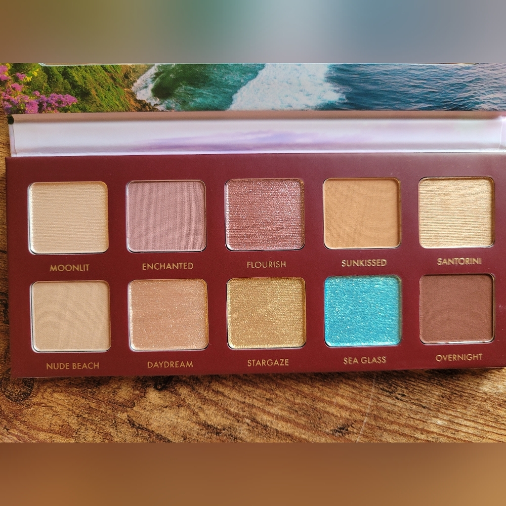 Wanderess Escape eyeshadow palette
